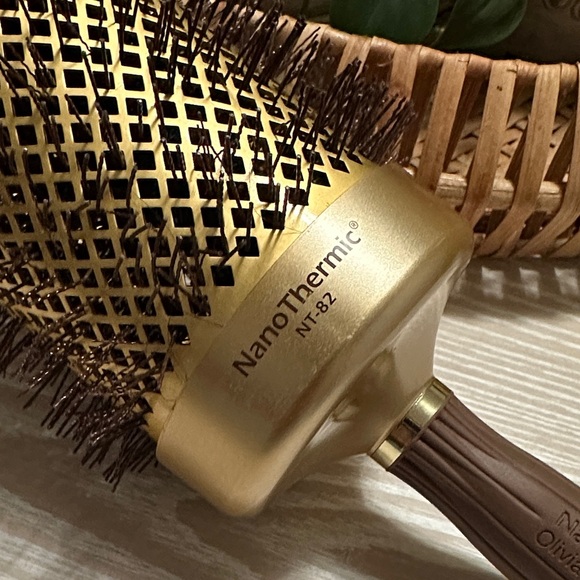 Olivia Garden NanoThermic Ceramic + Ion 3 1/4” round brush - Picture 2 of 6